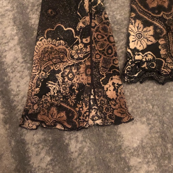 Charlotte Russe Abstract Floral Print Lace-Up Top - Picture 3 of 5